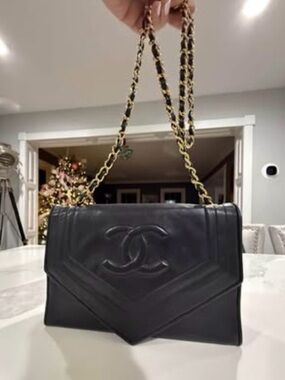 🖤 Vintage Chanel CC Envelope Flap Bag – Black Leather Gold Chain